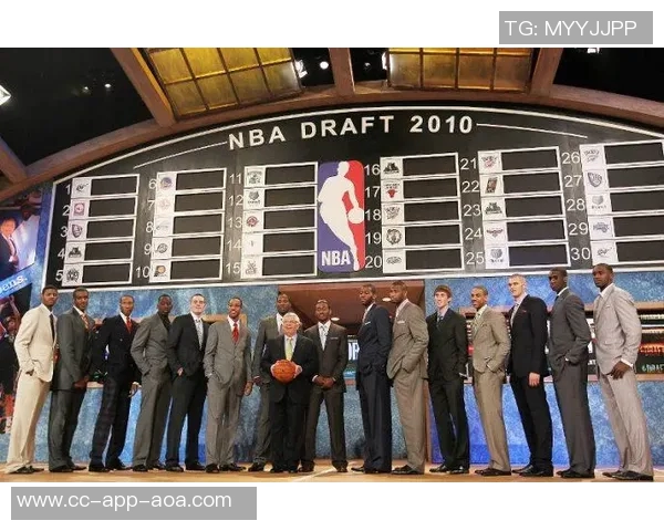 2007年选秀盛况回顾四位球星至今仍在NBA赛场上拼搏 2007年选秀盛况回顾四位球星至今仍在NBA赛场上拼搏