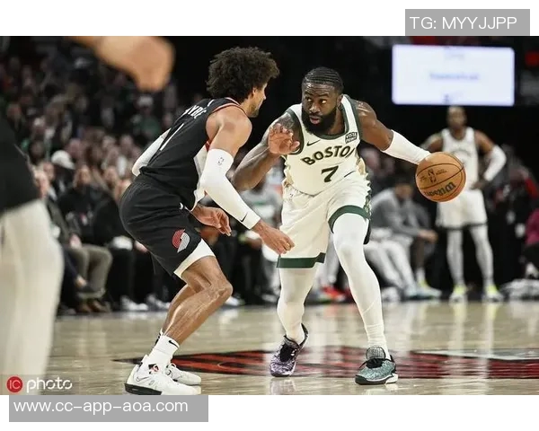 明天凯尔特人对阵奇才杰伦布朗因生病出战可能性不大 明天凯尔特人对阵奇才杰伦布朗因生病出战可能性不大