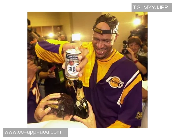 哈珀在本场比赛中表现出色荣膺最佳后卫超越费尔斯卡斯尔和福克斯 哈珀在本场比赛中表现出色荣膺最佳后卫超越费尔斯卡斯尔和福克斯