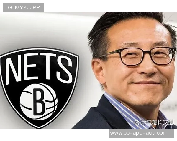 姚明与篮网新秀杰明同框合影引发热议谁能在巨人面前不变矮人